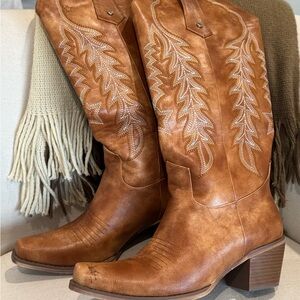 Elegant Tan Leather Heeled Boots